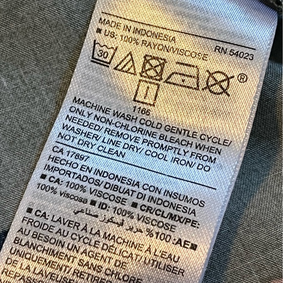 🎉 3 for $15🎉Old Navy sleeveless top - Picture 5 of 5